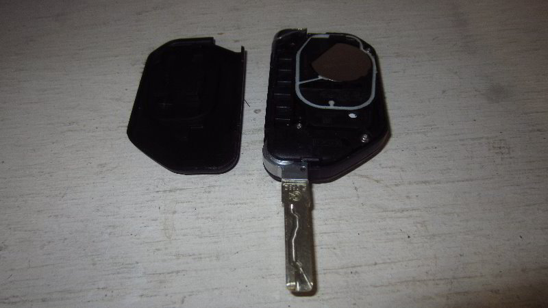 2018-2023-Jeep-Wrangler-Key-Fob-Battery-Replacement-Guide-011