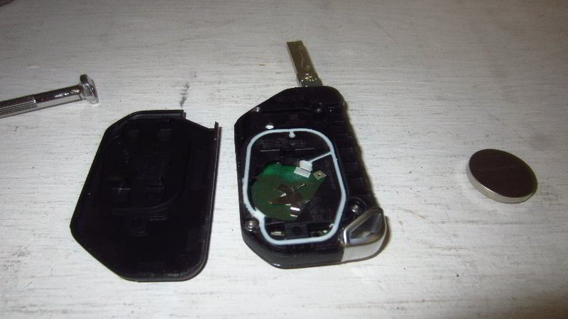 2018-2023-Jeep-Wrangler-Key-Fob-Battery-Replacement-Guide-015