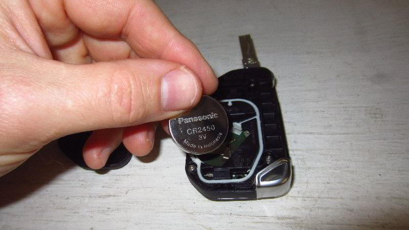 2018-2023-Jeep-Wrangler-Key-Fob-Battery-Replacement-Guide-017