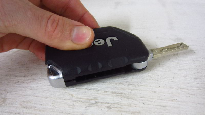 2018-2023-Jeep-Wrangler-Key-Fob-Battery-Replacement-Guide-020