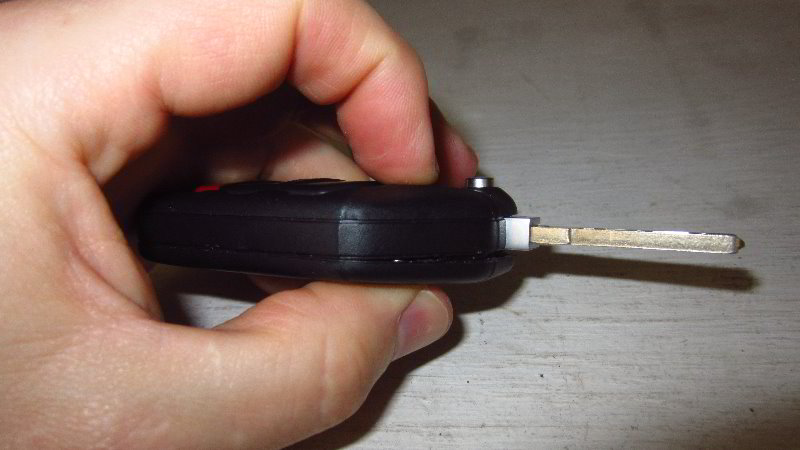 2018-2023-Jeep-Wrangler-Key-Fob-Battery-Replacement-Guide-021