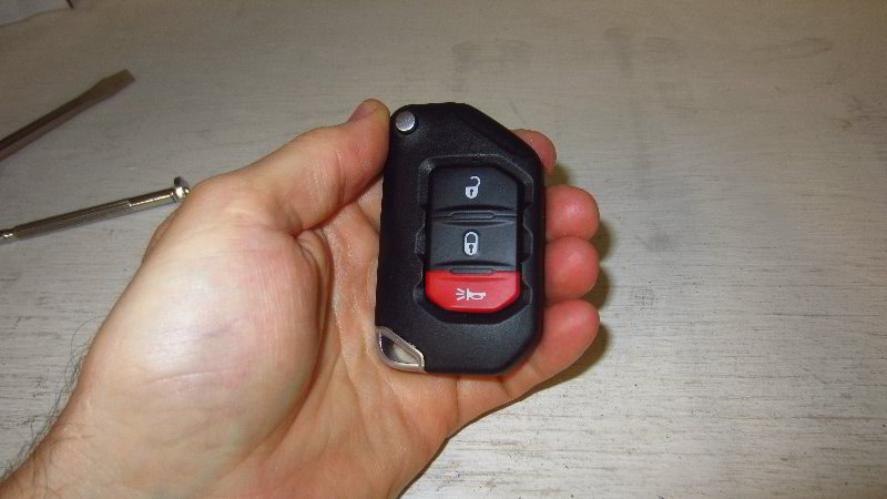 2018-2023-Jeep-Wrangler-Key-Fob-Battery-Replacement-Guide-023