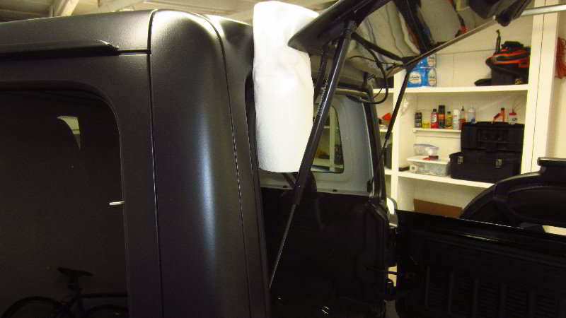 2018-2023-Jeep-Wrangler-Rear-Window-Support-Struts-Replacement-Guide-001