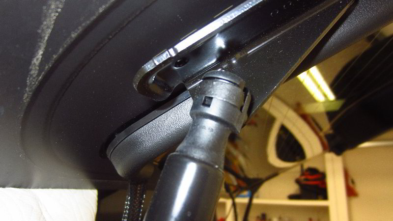 2018-2023-Jeep-Wrangler-Rear-Window-Support-Struts-Replacement-Guide-003