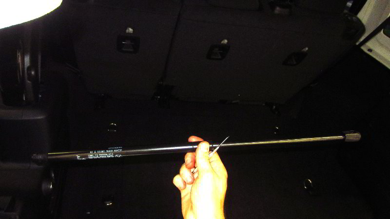 2018-2023-Jeep-Wrangler-Rear-Window-Support-Struts-Replacement-Guide-007