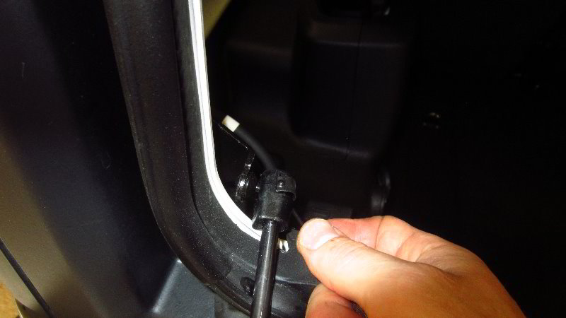 2018-2023-Jeep-Wrangler-Rear-Window-Support-Struts-Replacement-Guide-008