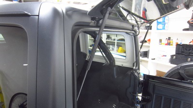 2018-2023-Jeep-Wrangler-Rear-Window-Support-Struts-Replacement-Guide-015
