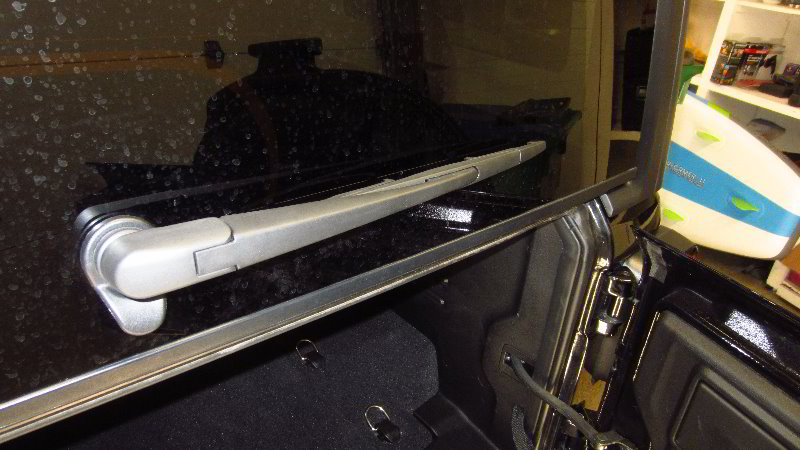 2018-2023-Jeep-Wrangler-Rear-Wiper-Blade-Replacement-Guide-003