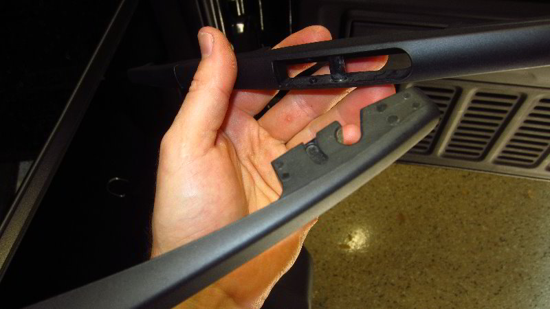 2018-2023-Jeep-Wrangler-Rear-Wiper-Blade-Replacement-Guide-012