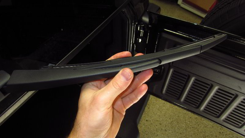 2018-2023-Jeep-Wrangler-Rear-Wiper-Blade-Replacement-Guide-017