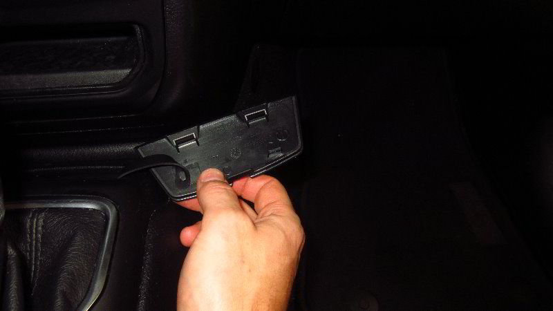 2018-2023-Jeep-Wrangler-Shift-Lock-Release-Guide-005