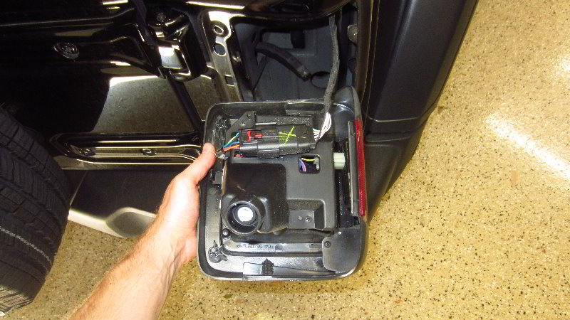 2018-2023-Jeep-Wrangler-Tail-Light-Bulbs-Replacement-Guide-013