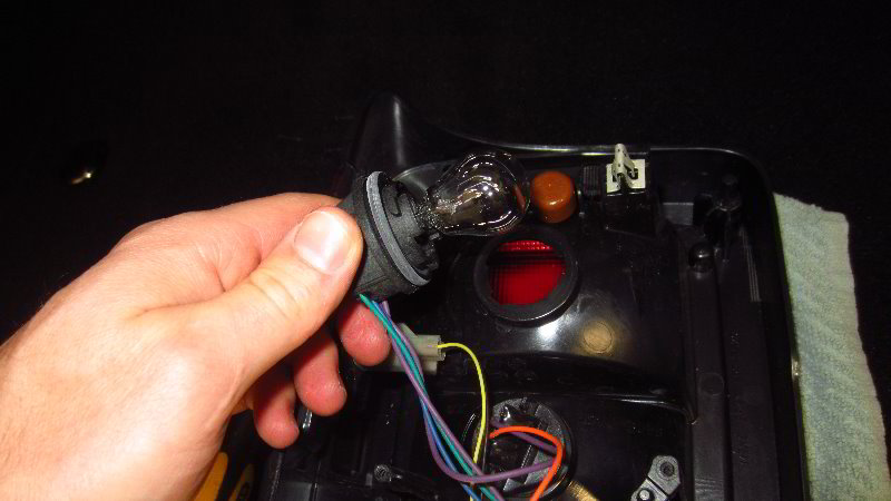 2018-2023-Jeep-Wrangler-Tail-Light-Bulbs-Replacement-Guide-023