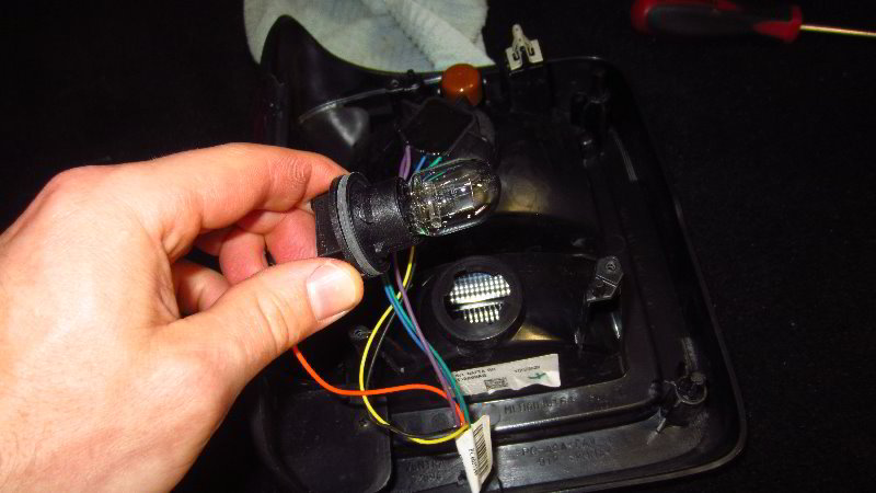 2018-2023-Jeep-Wrangler-Tail-Light-Bulbs-Replacement-Guide-028