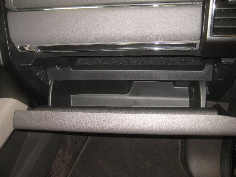 2018-Ford-Expedition-Cabin-Air-Filter-Replacement-Guide-002