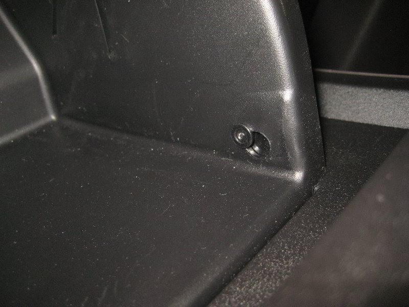 2018-Ford-Expedition-Cabin-Air-Filter-Replacement-Guide-004