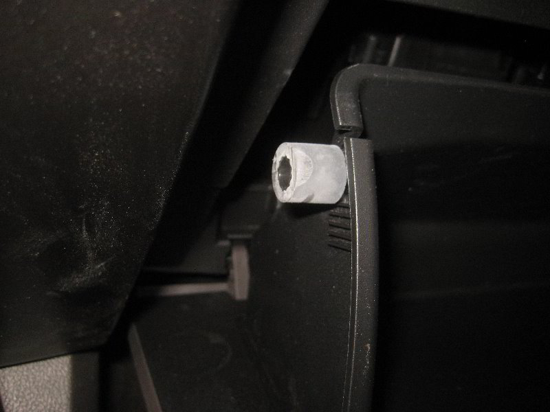 2018-Ford-Expedition-Cabin-Air-Filter-Replacement-Guide-009