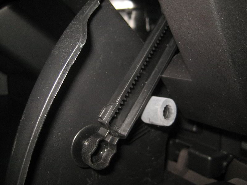 2018-Ford-Expedition-Cabin-Air-Filter-Replacement-Guide-010