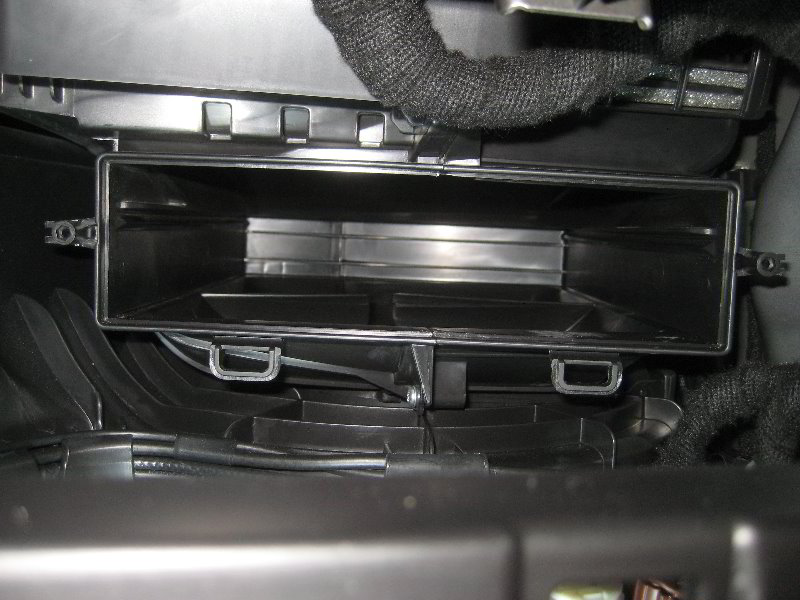 2018-Ford-Expedition-Cabin-Air-Filter-Replacement-Guide-036