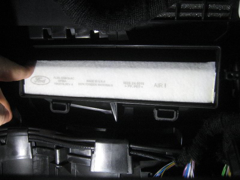 2018-Ford-Expedition-Cabin-Air-Filter-Replacement-Guide-037