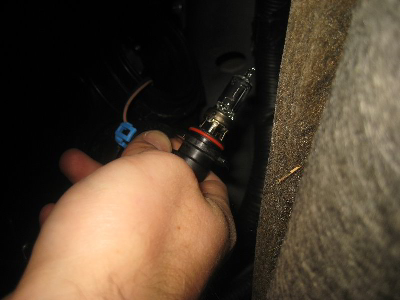 2018-Ford-Expedition-Headlight-Bulbs-Replacement-Guide-023
