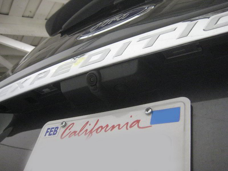 2018-Ford-Expedition-License-Plate-Light-Bulbs-Replacement-Guide-001