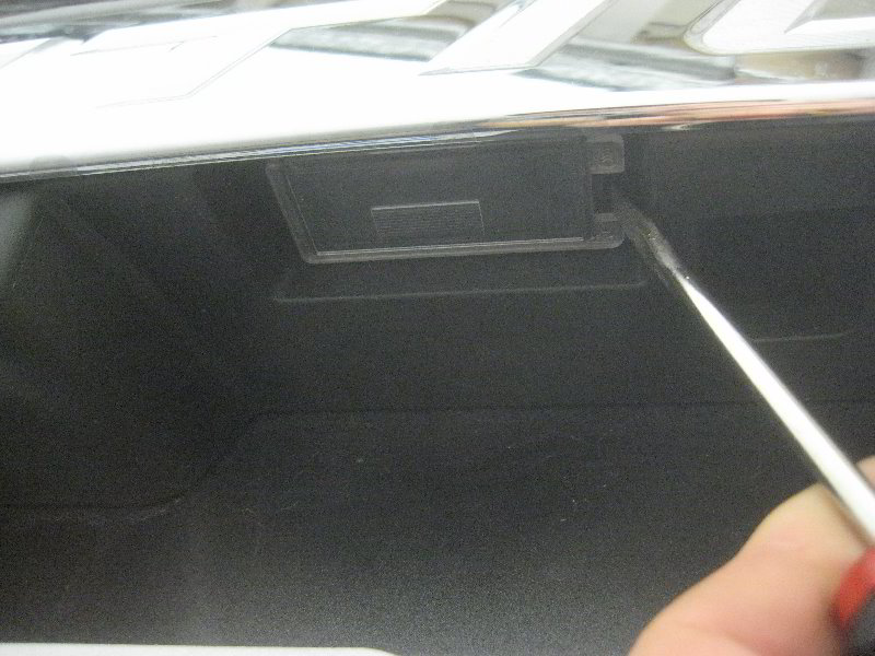 2018-Ford-Expedition-License-Plate-Light-Bulbs-Replacement-Guide-003