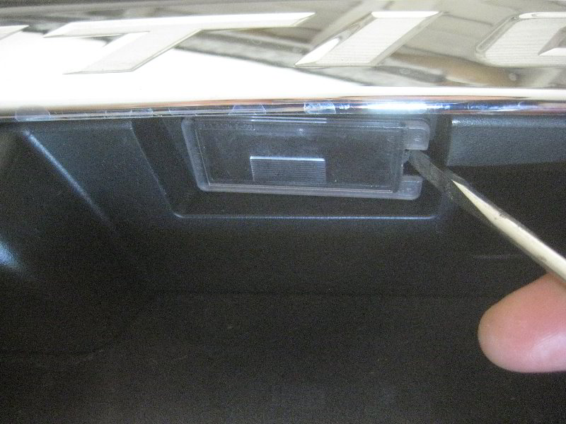 2018-Ford-Expedition-License-Plate-Light-Bulbs-Replacement-Guide-004