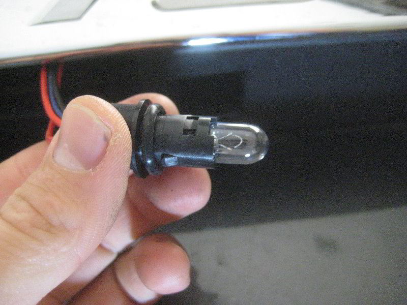 2018-Ford-Expedition-License-Plate-Light-Bulbs-Replacement-Guide-008