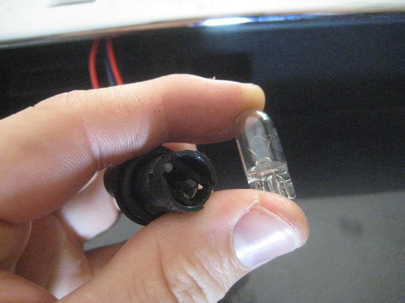 2018-Ford-Expedition-License-Plate-Light-Bulbs-Replacement-Guide-009