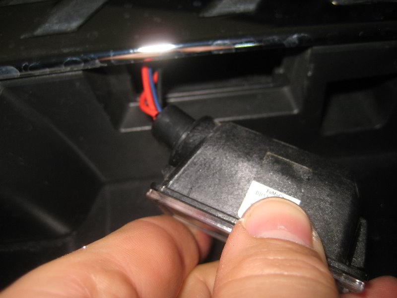 2018-Ford-Expedition-License-Plate-Light-Bulbs-Replacement-Guide-013