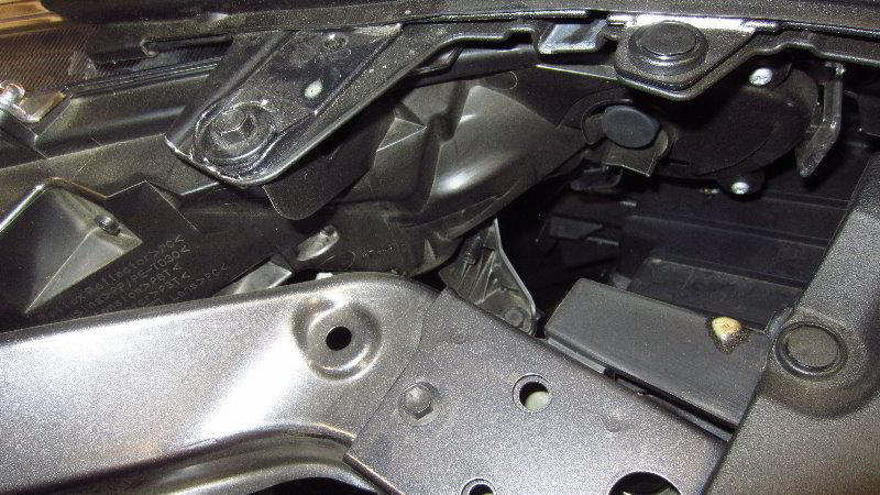 2019-2023-Toyota-RAV4-Front-Turn-Signal-Light-Bulb-Replacement-Guide-003