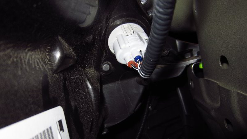 2019-2023-Toyota-RAV4-Front-Turn-Signal-Light-Bulb-Replacement-Guide-010