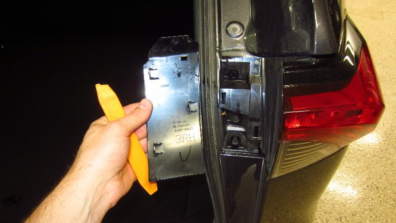 2019-2023-Toyota-RAV4-Rear-Turn-Signal-Light-Bulbs-Replacement-Guide-004