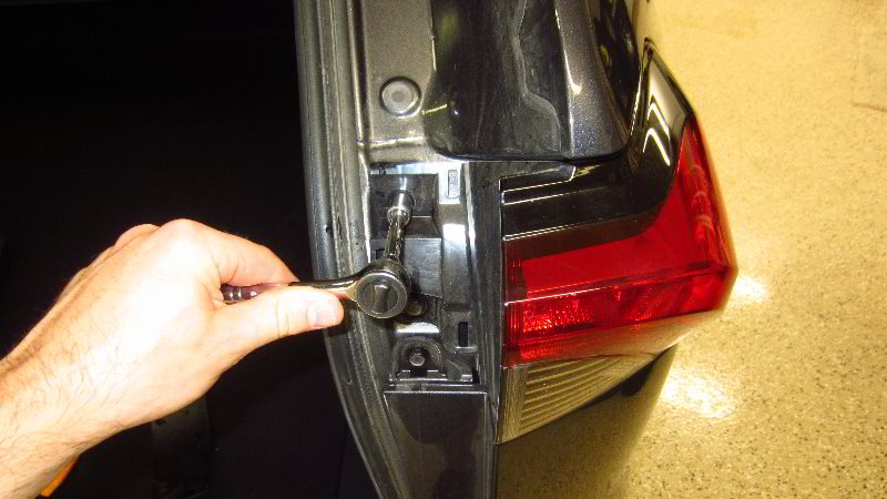 2019-2023-Toyota-RAV4-Rear-Turn-Signal-Light-Bulbs-Replacement-Guide-005
