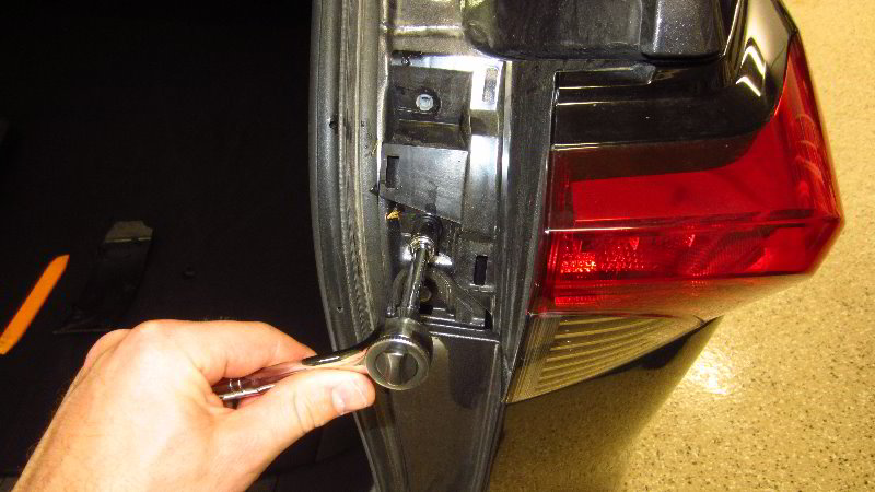 2019-2023-Toyota-RAV4-Rear-Turn-Signal-Light-Bulbs-Replacement-Guide-006