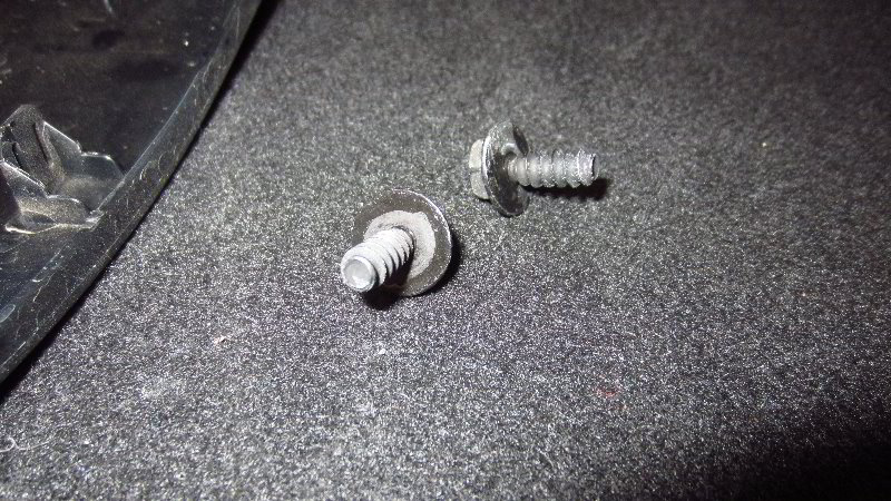 2019-2023-Toyota-RAV4-Rear-Turn-Signal-Light-Bulbs-Replacement-Guide-007