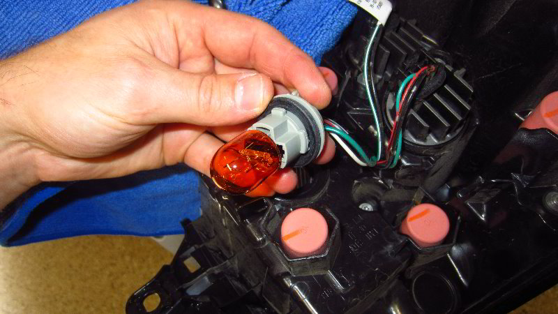 2019-2023-Toyota-RAV4-Rear-Turn-Signal-Light-Bulbs-Replacement-Guide-014