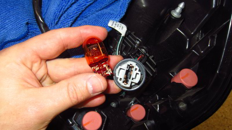 2019-2023-Toyota-RAV4-Rear-Turn-Signal-Light-Bulbs-Replacement-Guide-015