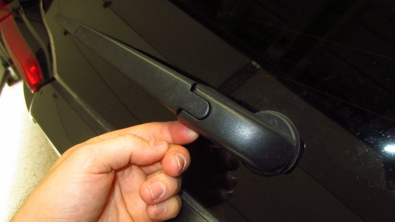 2019-2023-Toyota-RAV4-Rear-Wiper-Blade-Replacement-Guide-002