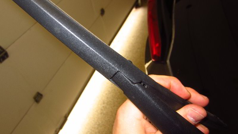 2019-2023-Toyota-RAV4-Rear-Wiper-Blade-Replacement-Guide-006