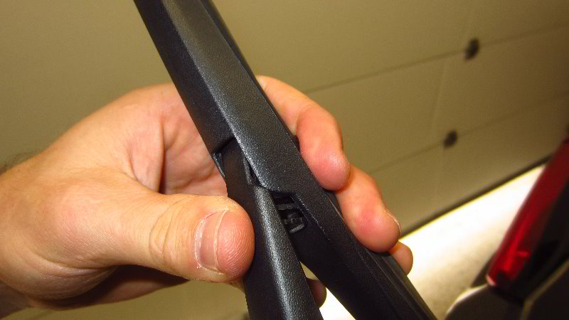 2019-2023-Toyota-RAV4-Rear-Wiper-Blade-Replacement-Guide-013