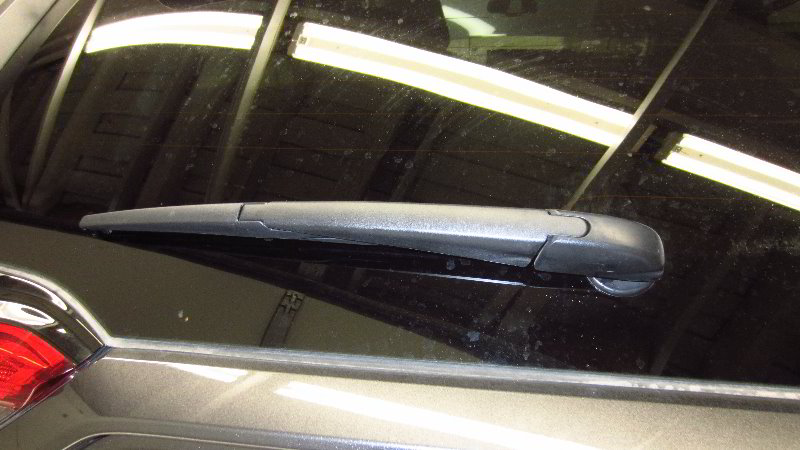 2019-2023-Toyota-RAV4-Rear-Wiper-Blade-Replacement-Guide-017