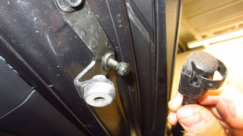 2019-2023-Toyota-RAV4-Tailgate-Support-Struts-Replacement-Guide-007