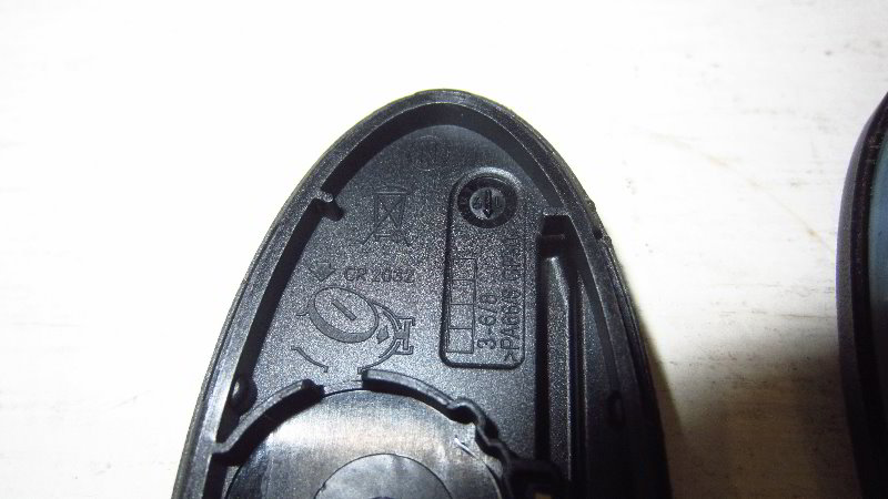 2019-2024-Nissan-Altima-Key-Fob-Battery-Replacement-Guide-015