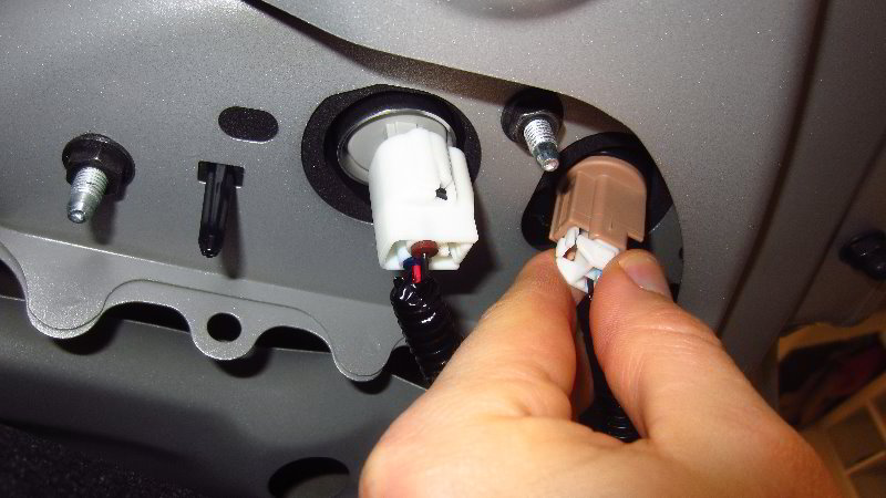 2019-2024-Nissan-Altima-Reverse-Parking-Light-Bulbs-Replacement-Guide-023