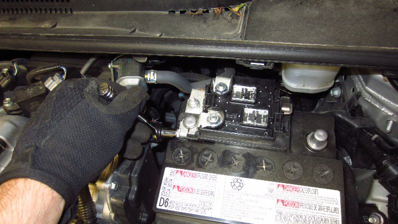 2020-Toyota-Corolla-12V-Automotive-Battery-Replacement-Guide-010