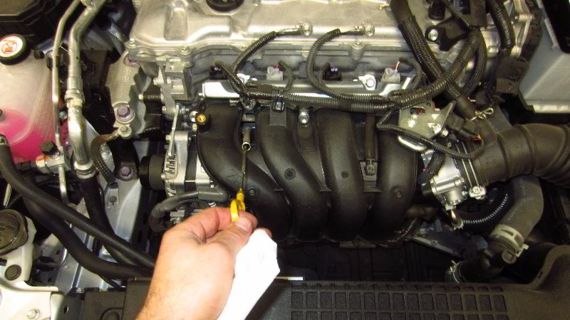 2020-Toyota-Corolla-Engine-Oil-Change-Guide-039