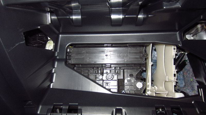 2020-Toyota-Corolla-Cabin-Air-Filter-Replacement-Guide-009