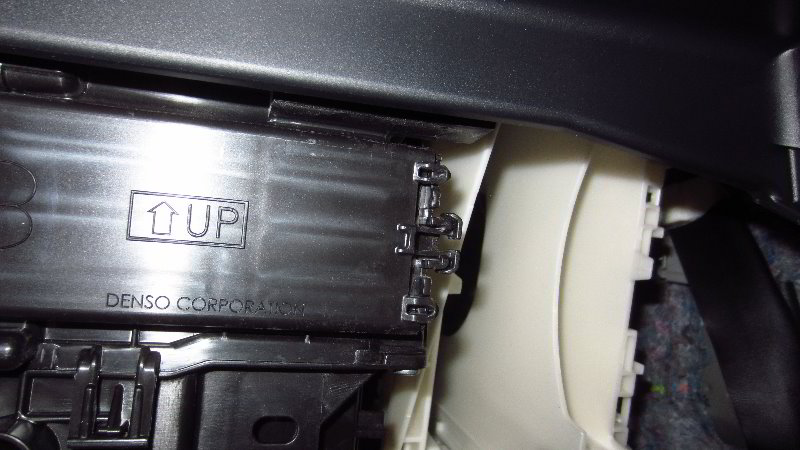 2020-Toyota-Corolla-Cabin-Air-Filter-Replacement-Guide-010